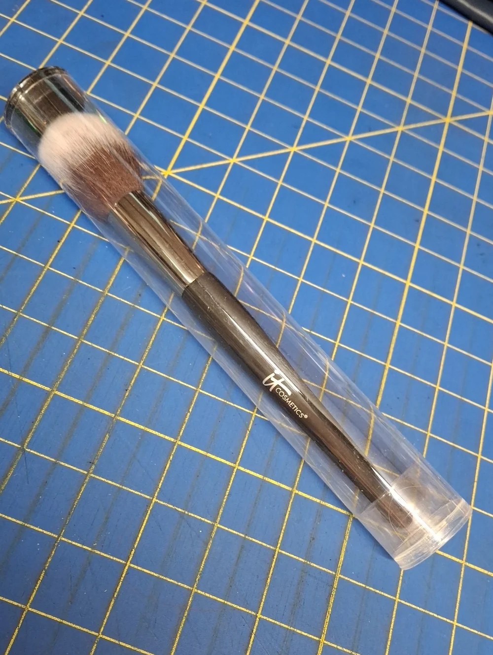 it cosmetics Large Powder Brush with Brown-Tipped 9